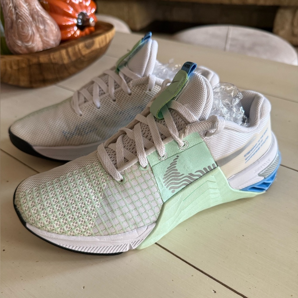 Nike Hyperlift React Metcon White and Green Athletic Sneakers Sz 7